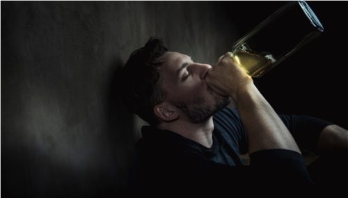 Does binge drinking make you an alcoholic?